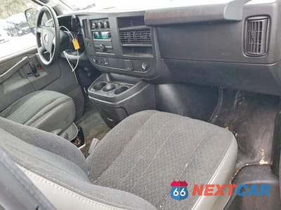 Zdjęcie 8 z 13 samochodu: 2021 GMC SAVANA 2500 CARGO UTILITY / SERVICE VAN VIN:1GTW7AFP9M1307098 - miniatura