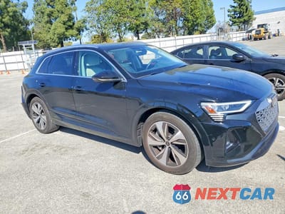 Czwarte zdjęcie samochodu z boku: 2024 AUDI Q8 E-TRON PREMIUM PLUS VIN:WA15AAGEXRB008340 - miniatura