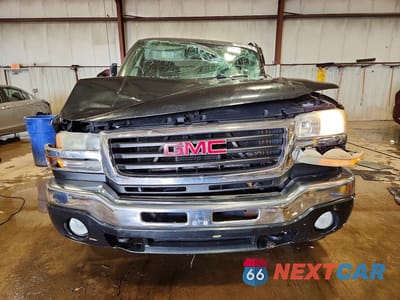 Piąte zdjęcie samochodu w środku: 2004 GMC SIERRA K2500 HEAVY DUTY VIN:1GTHK29U74E271113 - miniatura