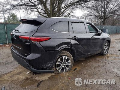 Trzecie zdjęcie samochodu z tyłu: 2020 TOYOTA HIGHLANDER HYBRID XLE VIN:5TDGBRCH3LS000218 - miniatura