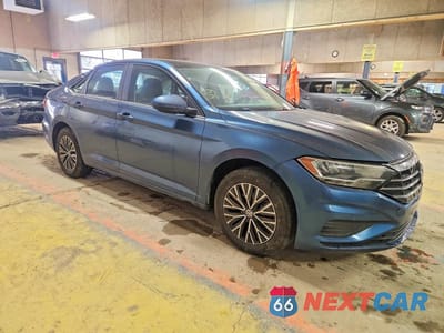 Czwarte zdjęcie samochodu z boku: 2021 VOLKSWAGEN JETTA S VIN:3VWC57BU4MM025281 - miniatura