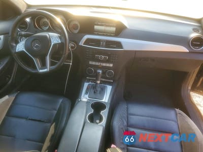 Zdjęcie 8 z 11 samochodu: 2013 MERCEDES-BENZ C 250 VIN:WDDGJ4HB1DG054046 - miniatura