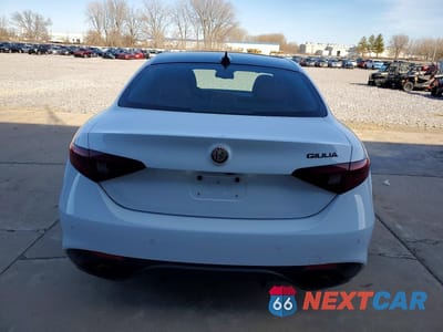 Zdjęcie 6 z 11 samochodu: 2019 ALFA ROMEO GIULIA VIN:ZARFAMAN6K7606413 - miniatura