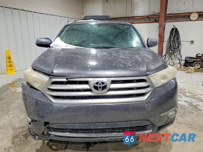 Piąte zdjęcie samochodu w środku: 2011 TOYOTA HIGHLANDER BASE VIN:5TDBK3EH3BS060406 - miniatura