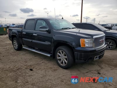 Czwarte zdjęcie samochodu z boku: 2013 GMC SIERRA K1500 DENALI VIN:3GTP2XE23DG159186 - miniatura
