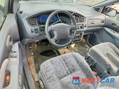 Zdjęcie 8 z 11 samochodu: 2001 TOYOTA SIENNA LE VIN:4T3ZF13C61U377687 - miniatura