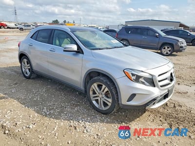 Czwarte zdjęcie samochodu z boku: 2015 MERCEDES-BENZ GLA 250 4MATIC VIN:WDCTG4GB7FJ102139 - miniatura