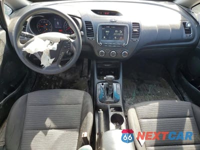 Zdjęcie 8 z 12 samochodu: 2018 KIA FORTE LX 5P VIN:KNAFK5A80J5745287 - miniatura