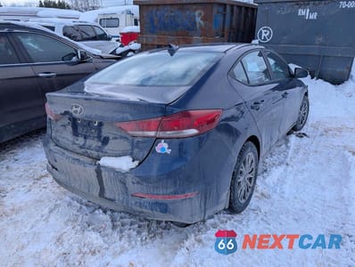 Czwarte zdjęcie samochodu z boku: 2018 HYUNDAI ELANTRA SEL VIN:KMHD84LF0JU705081 - miniatura