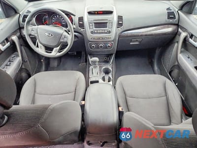 Zdjęcie 8 z 12 samochodu: 2015 KIA SORENTO LX VIN:5XYKT4A73FG603014 - miniatura