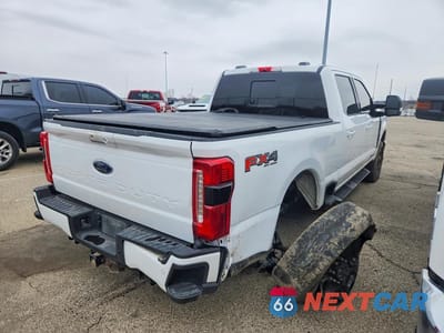 Trzecie zdjęcie samochodu z tyłu: 2024 FORD F250 SUPER DUTY VIN:1FT8W2BT8REE65257 - miniatura