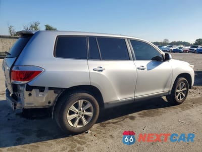 Trzecie zdjęcie samochodu z tyłu: 2013 TOYOTA HIGHLANDER BASE VIN:5TDBK3EH0DS219336 - miniatura