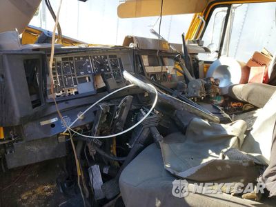 Zdjęcie 8 z 12 samochodu: 2002 INTERNATIONAL 4700 UTILITY / SERVICE TRUCK VIN:1HTSCABM02H557147 - miniatura