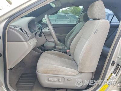 Zdjęcie 7 z 13 samochodu: 2004 TOYOTA CAMRY LE VIN:4T1BE30K64U348490 - miniatura