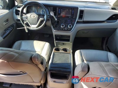 Zdjęcie 8 z 12 samochodu: 2017 TOYOTA SIENNA XLE 8-PASSENGER VIN:5TDYZ3DC2HS864068 - miniatura
