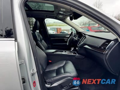 Zdjęcie 8 z 13 samochodu: 2016 VOLVO XC90 T6 VIN:YV4A22PK8G1071921 - miniatura