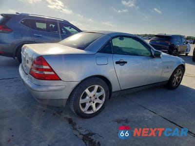 Trzecie zdjęcie samochodu z tyłu: 1998 MERCEDES-BENZ SLK 230 KOMPRESSOR VIN:WDBKK47F2WF054232 - miniatura