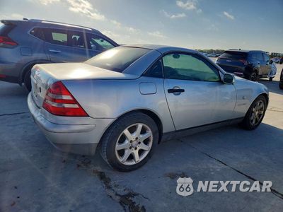 Trzecie zdjęcie samochodu z tyłu: 1998 MERCEDES-BENZ SLK 230 KOMPRESSOR VIN:WDBKK47F2WF054232 - miniatura