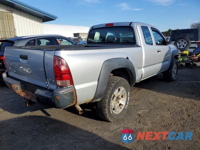 Trzecie zdjęcie samochodu z tyłu: 2006 TOYOTA TACOMA V6 VIN:5TEUU42N26Z265243 - miniatura
