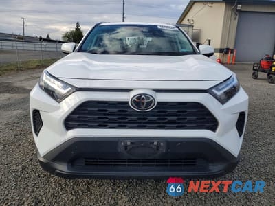 Piąte zdjęcie samochodu w środku: 2022 TOYOTA RAV4 XLE VIN:2T3P1RFV2NW268294 - miniatura