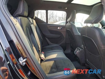 Zdjęcie 11 z 13 samochodu: 2021 VOLVO XC40 T5 R-DESIGN VIN:YV4162UMXM2431108 - miniatura