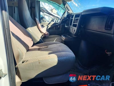 Zdjęcie 7 z 13 samochodu: 2017 CHEVROLET EXPRESS 2500 CARGO UTILITY / SERVICE VAN VIN:1GCWGAFF6H1346762 - miniatura