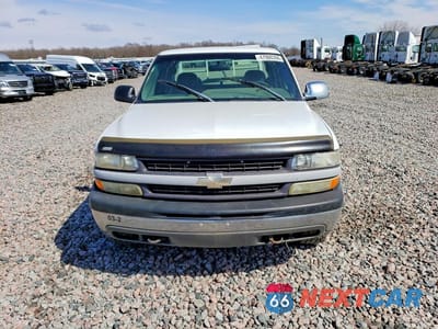 Piąte zdjęcie samochodu w środku: 2001 CHEVROLET SILVERADO K1500 VIN:1GCEK19T61E274696 - miniatura