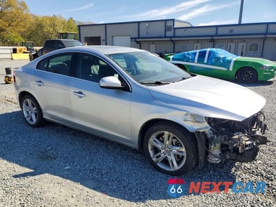 Czwarte zdjęcie samochodu z boku: 2015 VOLVO S60 PLATINUM VIN:YV1612TM0F1343664 - miniatura