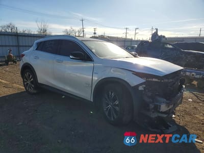 Czwarte zdjęcie samochodu z boku: 2018 INFINITI QX30 PREMIUM VIN:SJKCH5CR5JA053704 - miniatura