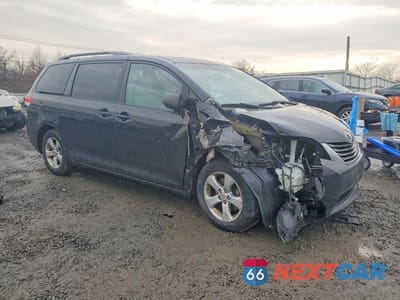 Czwarte zdjęcie samochodu z boku: 2014 TOYOTA SIENNA LE 8-PASSENGER VIN:5TDKK3DCXES485230 - miniatura