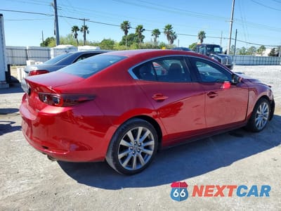 Trzecie zdjęcie samochodu z tyłu: 2022 MAZDA 3 SELECT VIN:3MZBPABL3NM310078 - miniatura
