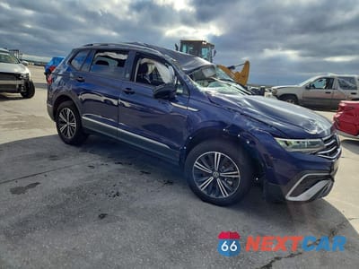 Czwarte zdjęcie samochodu z boku: 2024 VOLKSWAGEN TIGUAN WOLFSBURG VIN:3VV5B7AX2RM209109 - miniatura