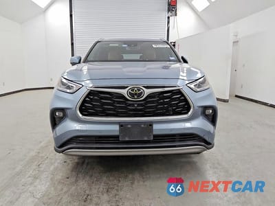 Piąte zdjęcie samochodu w środku: 2022 TOYOTA HIGHLANDER PLATINUM VIN:5TDFZRBH1NS215737 - miniatura