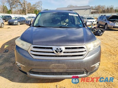 Piąte zdjęcie samochodu w środku: 2013 TOYOTA HIGHLANDER LIMITED VIN:5TDDK3EH6DS175738 - miniatura