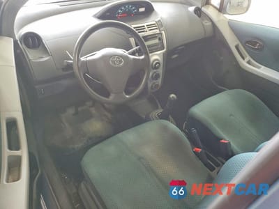 Zdjęcie 8 z 12 samochodu: 2008 TOYOTA YARIS BASE VIN:JTDJT923885218841 - miniatura