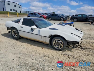 Czwarte zdjęcie samochodu z boku: 1984 CHEVROLET CORVETTE VIN:1G1AY0782E5116893 - miniatura