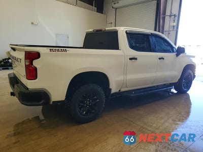 Trzecie zdjęcie samochodu z tyłu: 2020 CHEVROLET SILVERADO K1500 LT TRAIL BOSS VIN:3GCPYFEDXLG274098 - miniatura