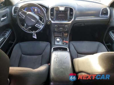 Zdjęcie 8 z 11 samochodu: 2018 CHRYSLER 300 TOURING VIN:2C3CCAAG4JH191414 - miniatura