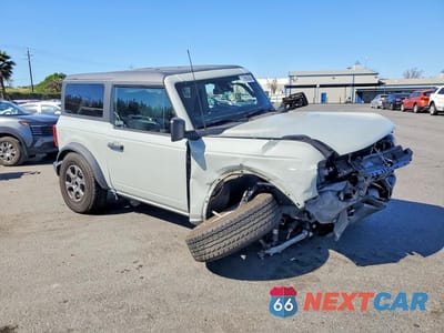 Czwarte zdjęcie samochodu z boku: 2024 FORD BRONCO BIG BEND VIN:1FMDE7AH1RLA24217 - miniatura