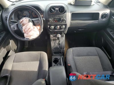 Zdjęcie 8 z 13 samochodu: 2016 JEEP PATRIOT LATITUDE VIN:1C4NJPFA4GD612930 - miniatura