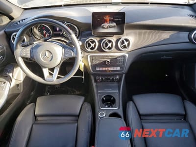 Zdjęcie 8 z 14 samochodu: 2019 MERCEDES-BENZ CLA 250 VIN:WDDSJ4EB2KN718717 - miniatura