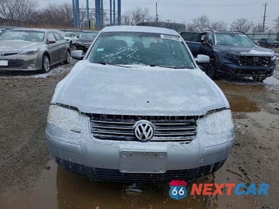 Piąte zdjęcie samochodu w środku: 2002 VOLKSWAGEN PASSAT GLS VIN:WVWPD63B02P181971 - miniatura