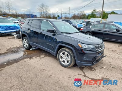 Czwarte zdjęcie samochodu z boku: 2023 JEEP COMPASS SPORT VIN:3C4NJDAN3PT511042 - miniatura