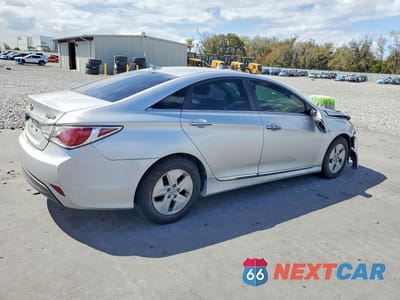 Trzecie zdjęcie samochodu z tyłu: 2012 HYUNDAI SONATA HYBRID BASE VIN:KMHEC4A41CA035890 - miniatura