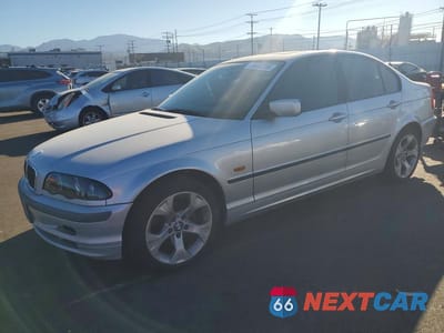 1999 BMW 323 I WBAAM3333XKC61542 - główne zdjęcie licytacji z USA - miniatura