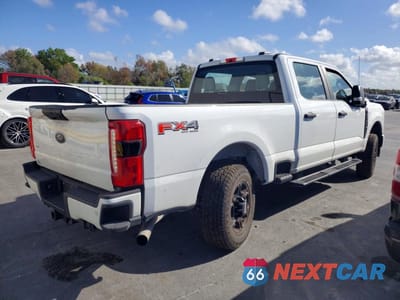 Trzecie zdjęcie samochodu z tyłu: 2024 FORD F250 SUPER DUTY VIN:1FT8W2BA1RED44570 - miniatura