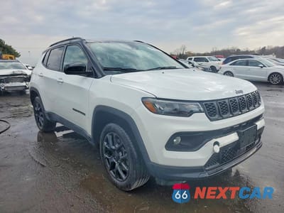 Czwarte zdjęcie samochodu z boku: 2024 JEEP COMPASS LATITUDE VIN:3C4NJDBN7RT104374 - miniatura