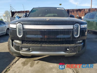 Piąte zdjęcie samochodu w środku: 2022 RIVIAN R1T LAUNCH EDITION VIN:7FCTGAAL1NN009723 - miniatura