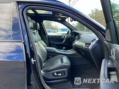 Piąte zdjęcie samochodu w środku: 2019 BMW X5 XDRIVE50I VIN:5UXJU2C51KLN64669 - miniatura