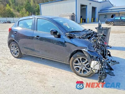 Czwarte zdjęcie samochodu z boku: 2020 TOYOTA YARIS HATCHBACK XLE VIN:3MYDLBJV1LY703990 - miniatura